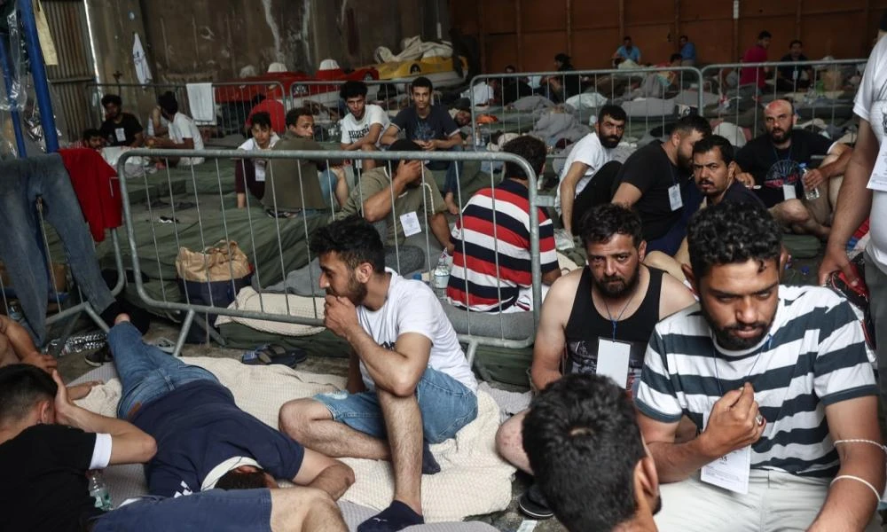 Ιταλία: Υπεράριθμοι μετανάστες στο λιμάνι Εμπέντοκλε στη Σικελία - Πρόβλημα με την υποδοχή τους